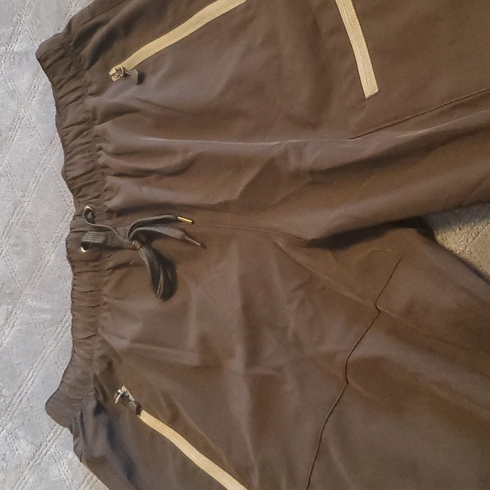 Water resistant pants